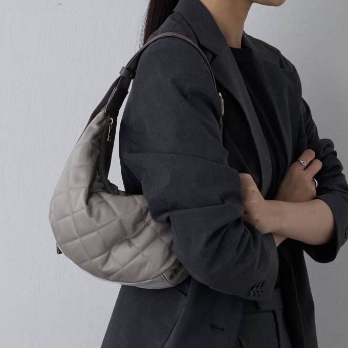 【バッグから秋を取り入れる】人気のラウンドショルダーバッグに「キルティング素材」が登場！