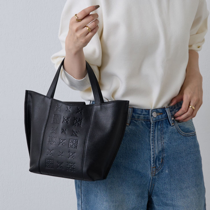 【MonogramPressLeather】シンプルながらも動きのあるレザーシリーズが登場