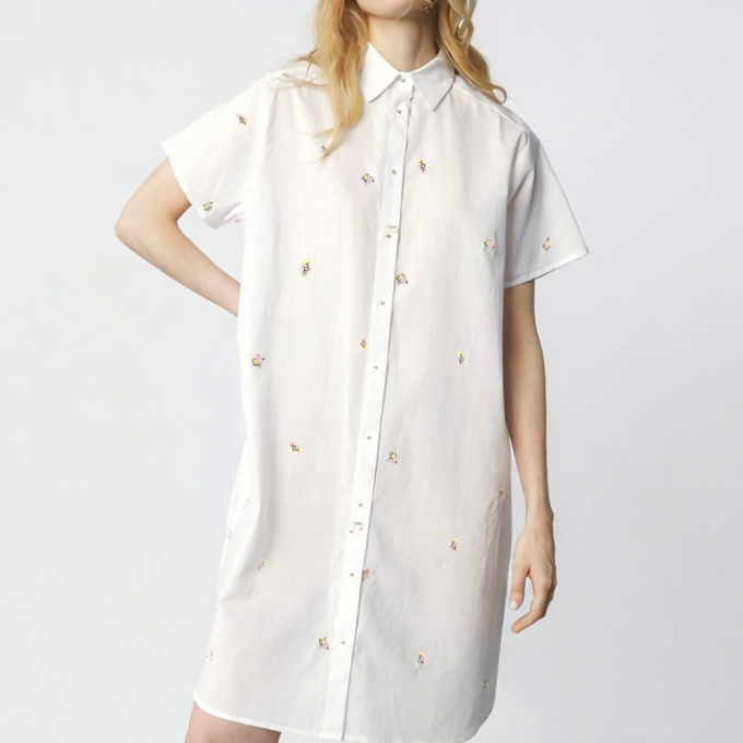 お花の刺繍で可愛らしく