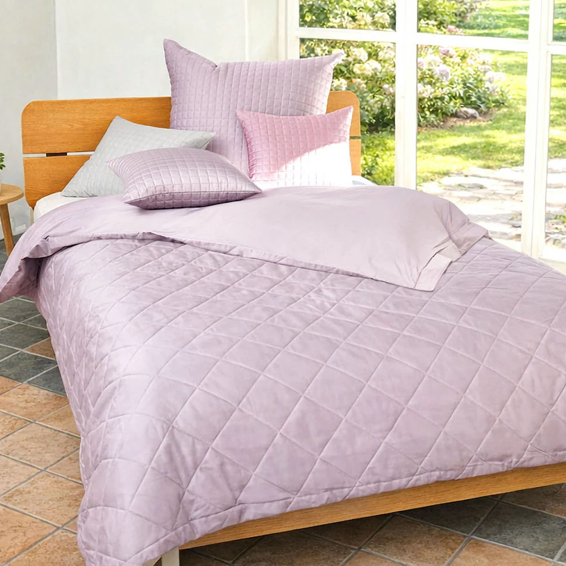 シンプルで高級感あるキルティングカバー