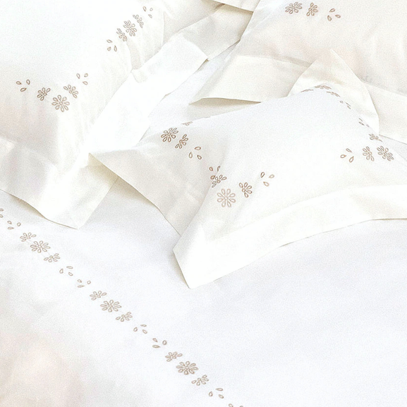 イタリアン・ラグジュアリーの世界へようこそ