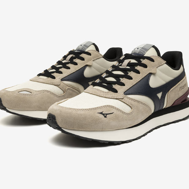 1987年当時のランニングシューズからインスパイアされた厚底モデル