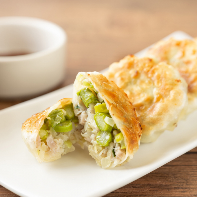 【6月限定】アスパラ餃子　発売中！