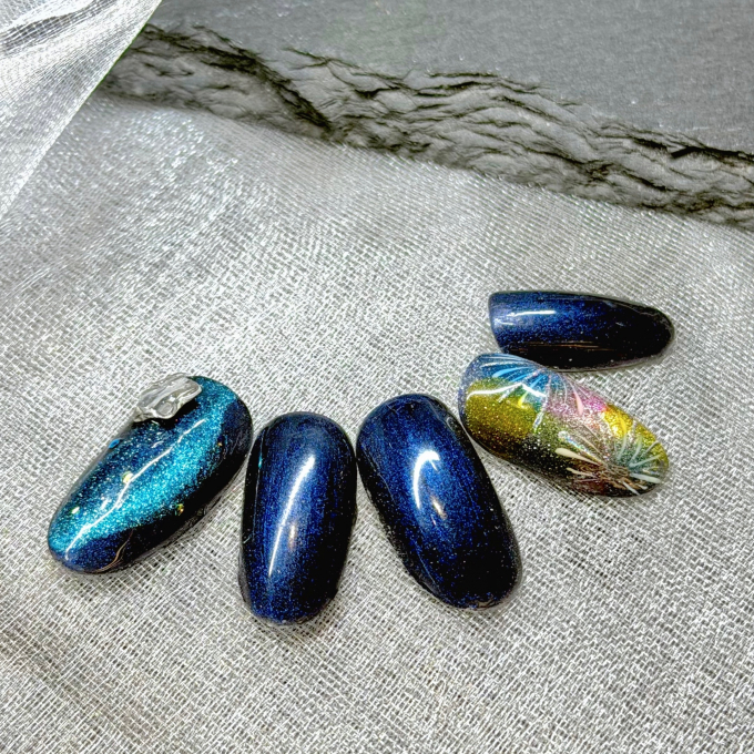 夜空に咲く輝き♡ 花火ネイル