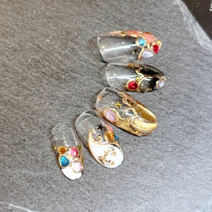 まるで指先の宝石箱♡クリア×アンティークゴールドビジューネイル✨
