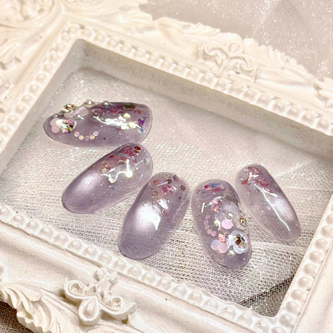 上品な輝きをまとった♡ ラベンダーネイル
