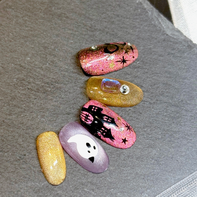 幻想的な秋夜を描く♡ピンクマグネット×洋館シルエットネイル✨