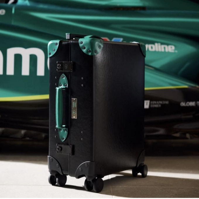 【GLOBE-TROTTER/グローブ・トロッター】 Aston Martin Aramco F1TM Team AMR25 『SUZUKA』日本限定10台のリミテッドエディション 3月26日（水）発売