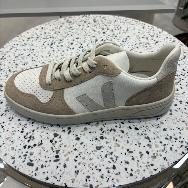 【新ブランド】&SEL.からフランス生まれの大人気スニーカー［VEJA］が登場‼️
