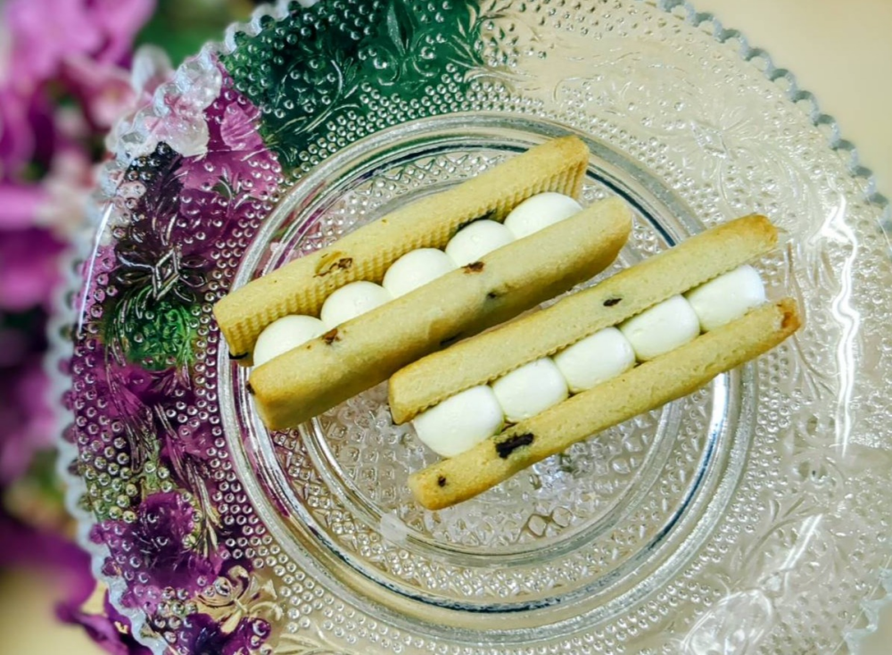 北海道滝川市からのお取り寄せ商品「ホワイトチョコバターサンド」のご案内