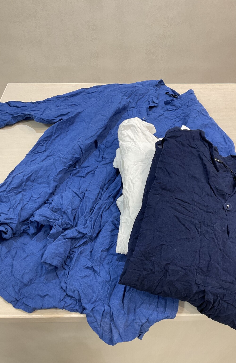 オーガニックコットンシャンブレープルオーバーブラウス&リネンレーヨンストレッチパンツ