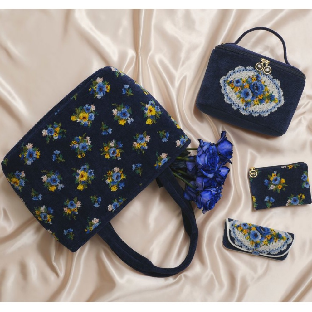 【フェイラー】新作　『BLAUE ROSEN』〜青い薔薇〜　母の日のギフトに向けて小物やインテリア雑貨、ファッション雑貨と幅広いアイテムを揃えました。