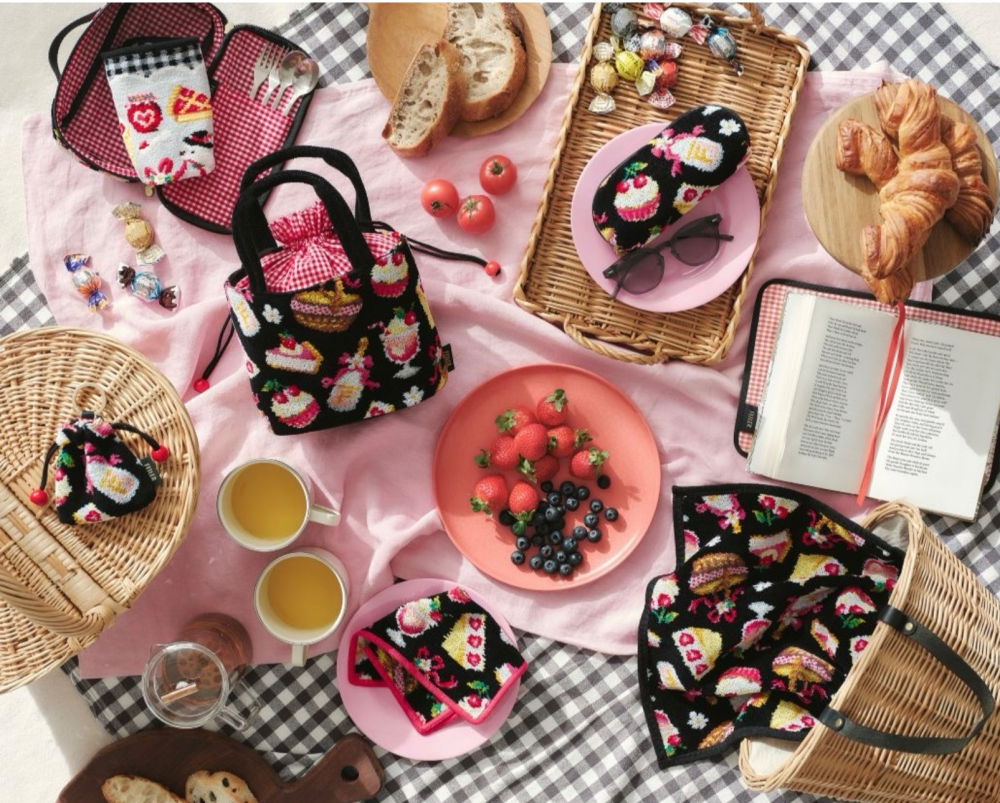 【フェイラー】新作　BERRY BERRY PICNIC   甘くキュートなスイーツたちをバスケットに詰め込んで、春のピクニックに出かけよう🌸