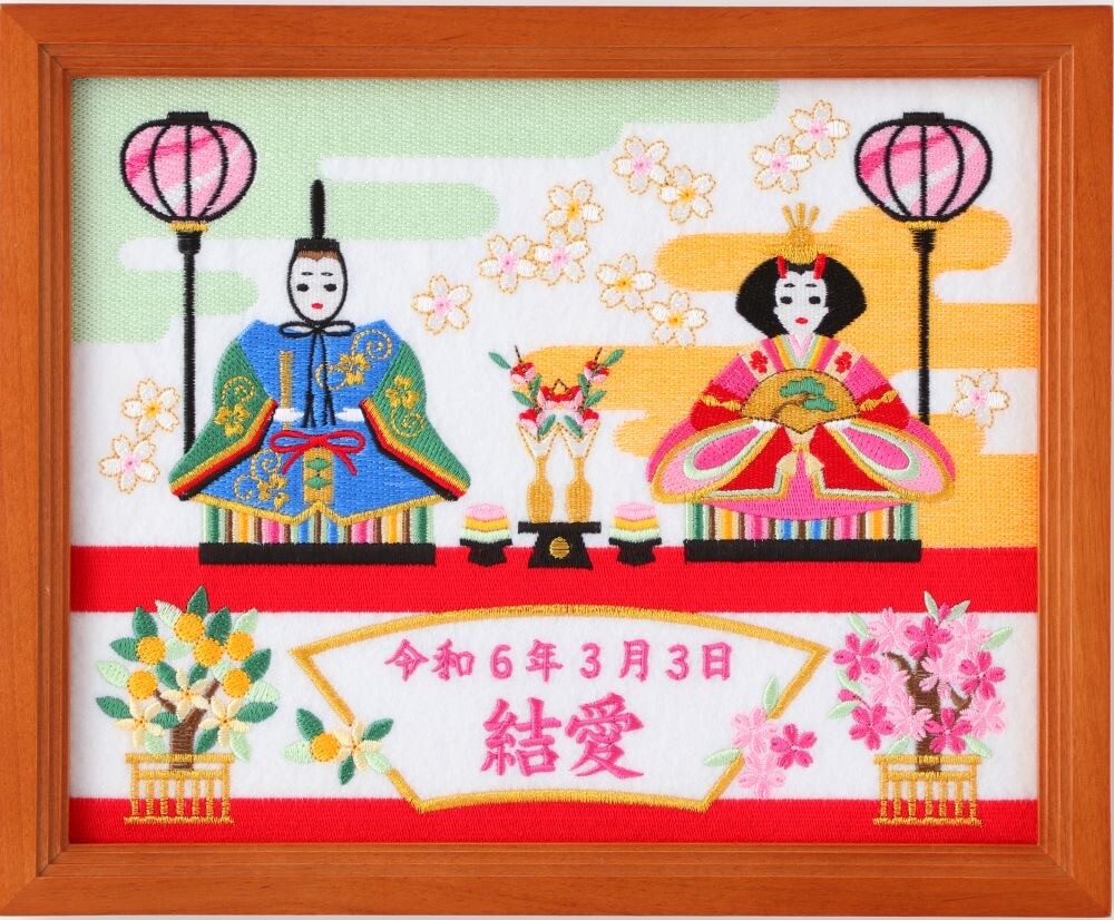 お誕生の記念に、初節句のお祝いに『桃の節句刺しゅうフレーム』