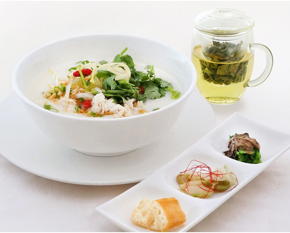 【数量限定】蒸し鶏と香菜の豆乳粥