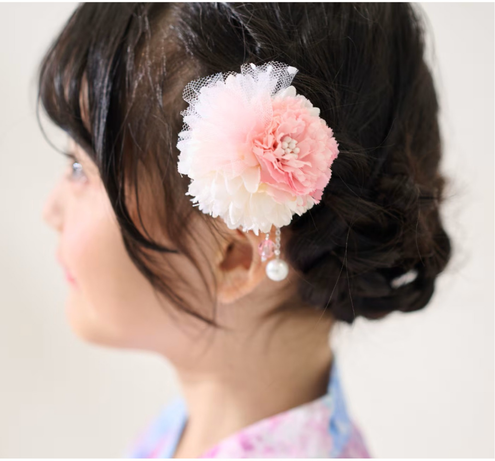 仕上げは華やかアクセサリーで　　🏵️お花コサージュ🏵️【日本製】