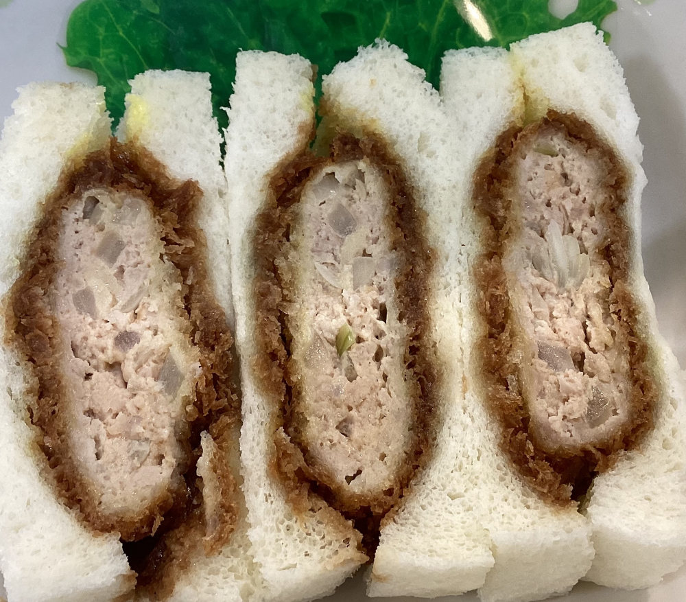 1月金曜日は「メンチかつサンド」