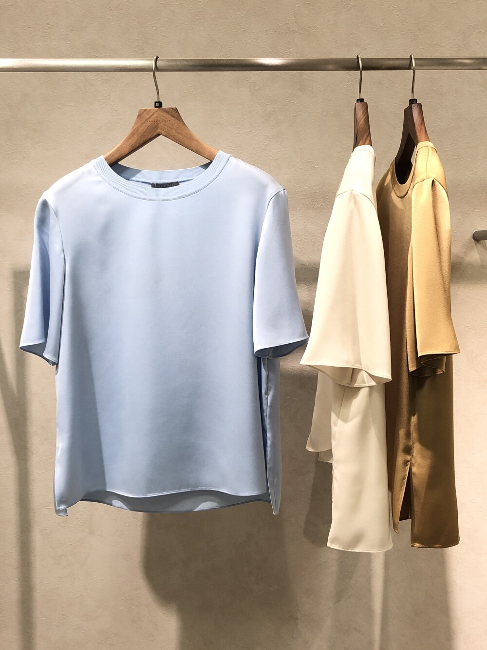 【昨年も人気！】Tシャツ感覚ブラウス