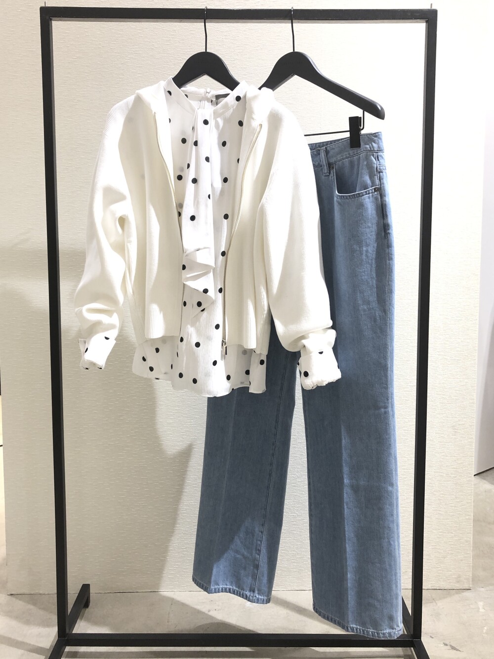 【春のおすすめ！】新作ドットブラウス