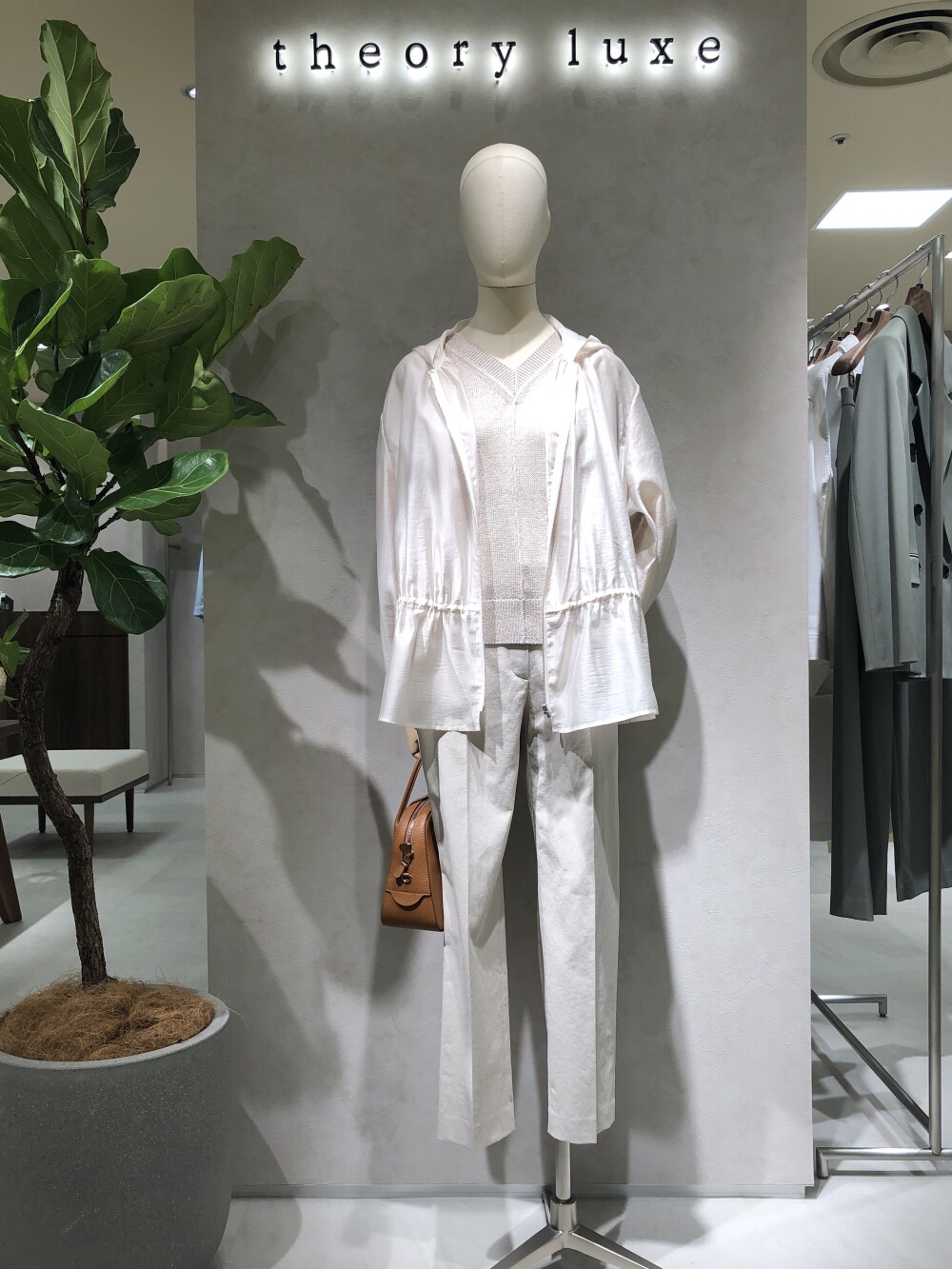 【旅行にもおすすめ！】ライトアウター