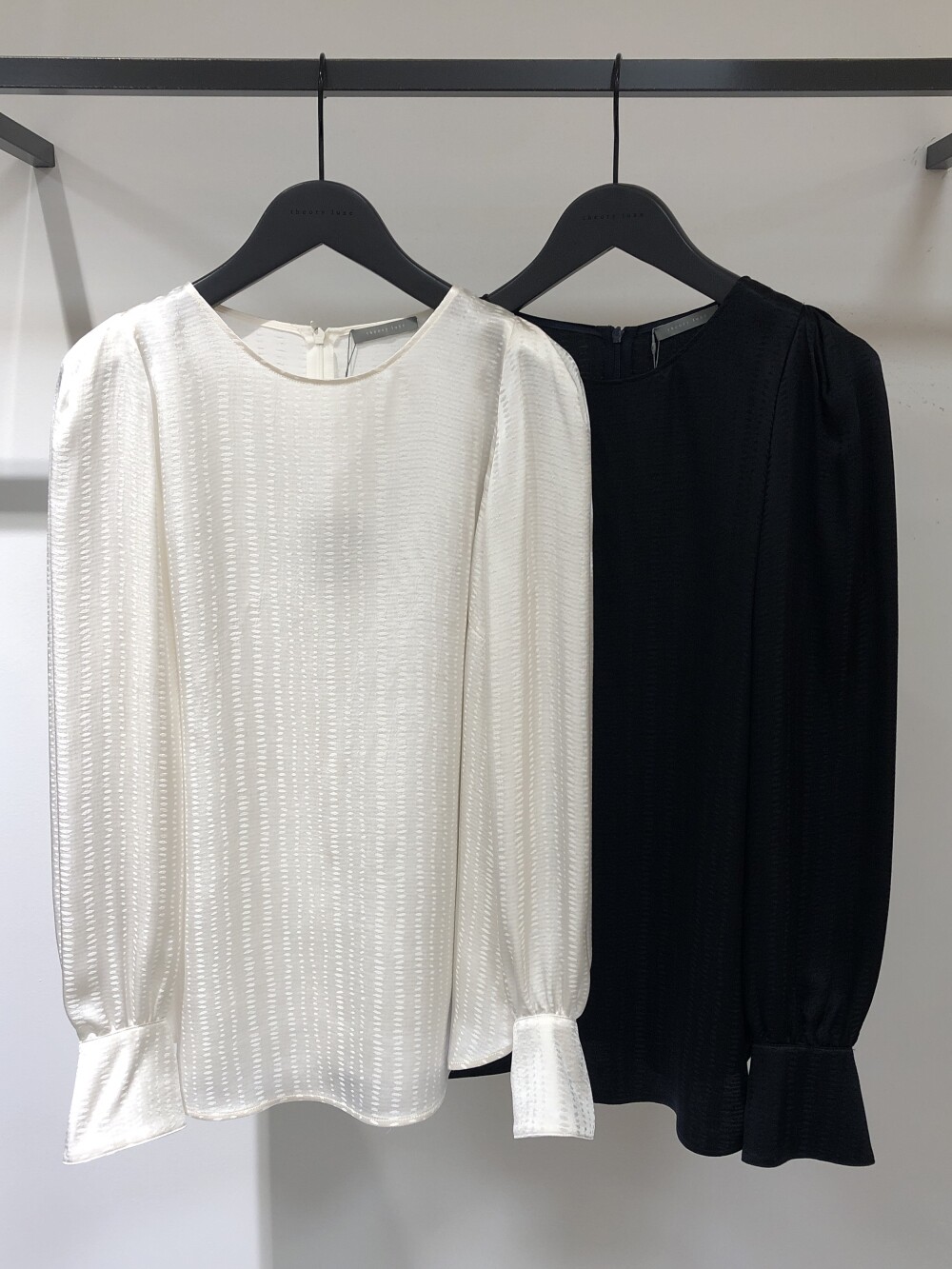 【晴れの日にもおすすめ】ジャガードブラウス