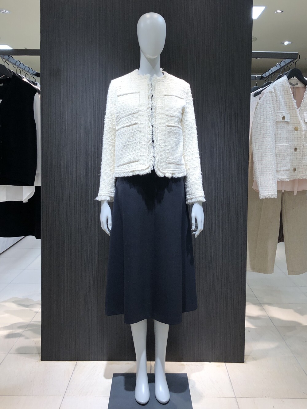 おすすめ！スーツスタイル③】ホワイトツイードジャケット | セオリー