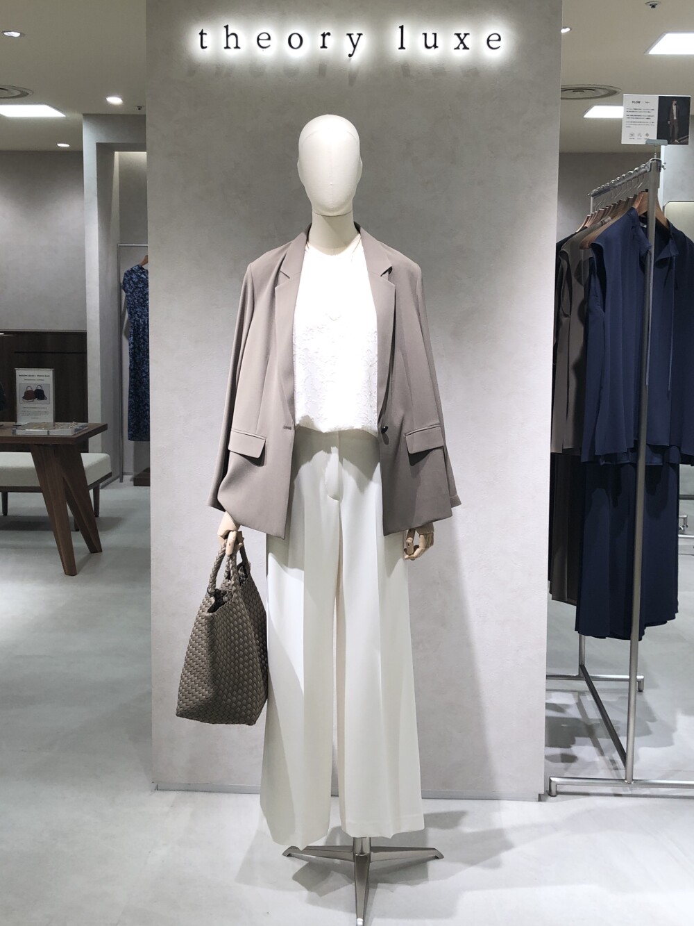 【ウォッシャブル】ジャガードTブラウスのご紹介
