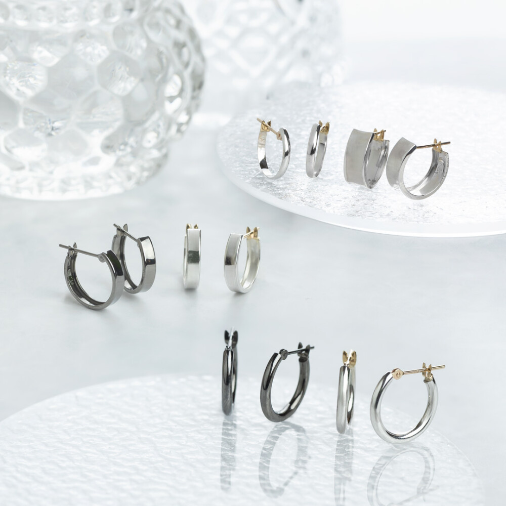 スタイリッシュな新作フープピアスのご紹介🥰