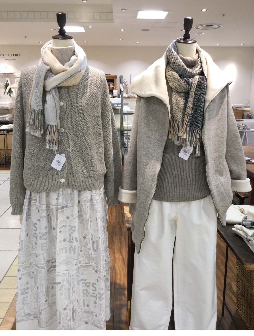 可愛らしいシルエットのカーディガン