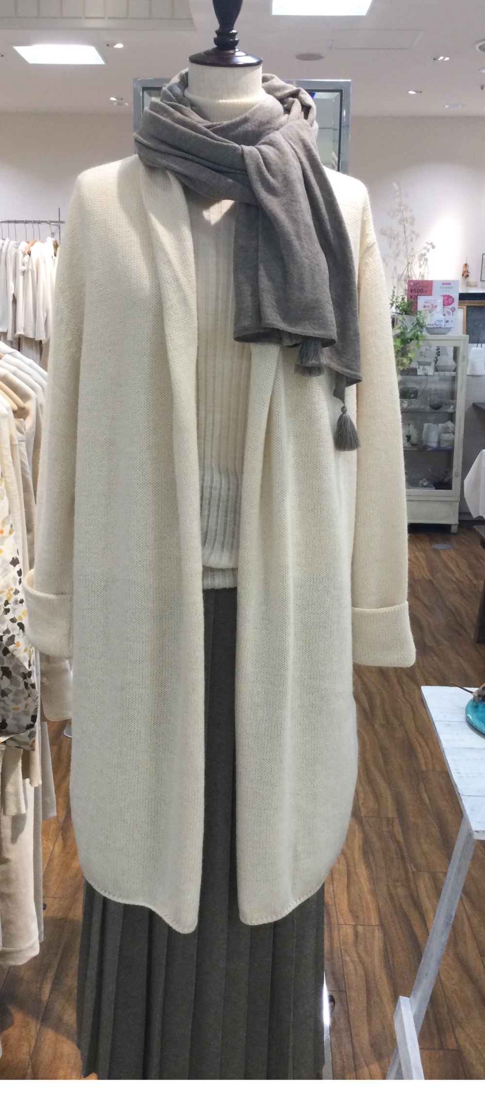 アルパカ混の軽い着心地