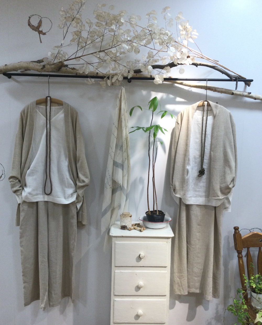 ツイル生地の上品な落ち感を楽しむ