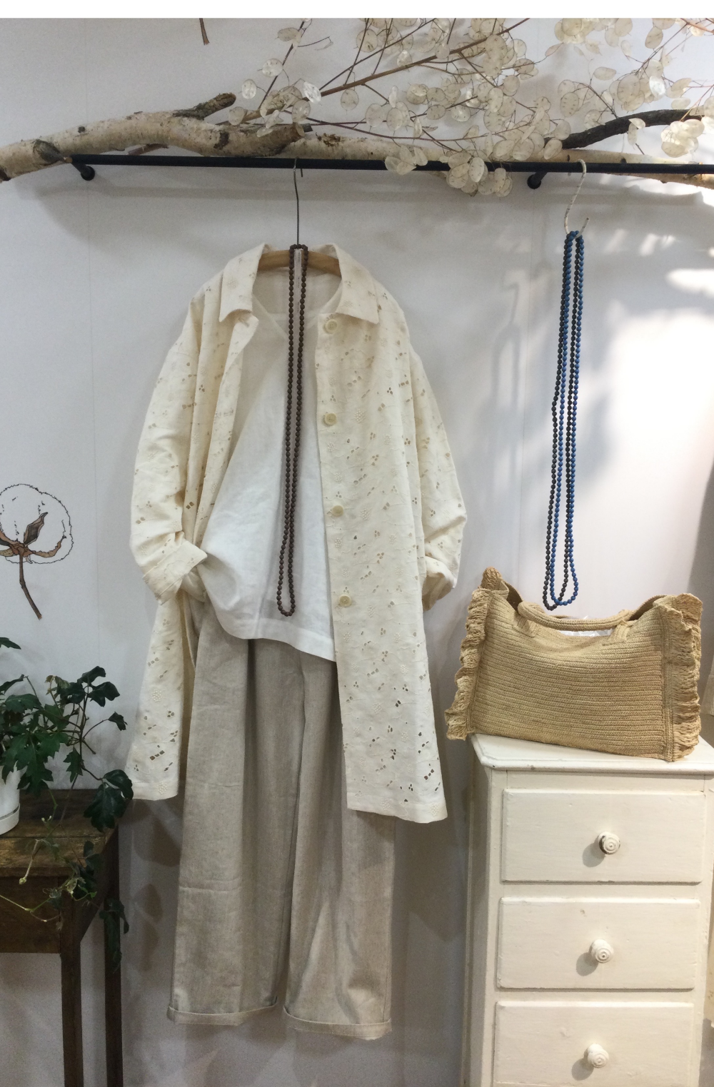 春の訪れを想わせる華やかなコート