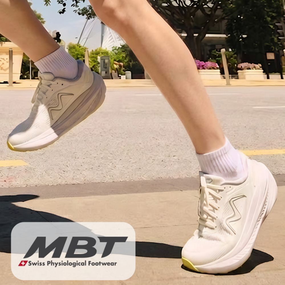 MBTの丸みのある靴底で “歩く感覚” を変える♪