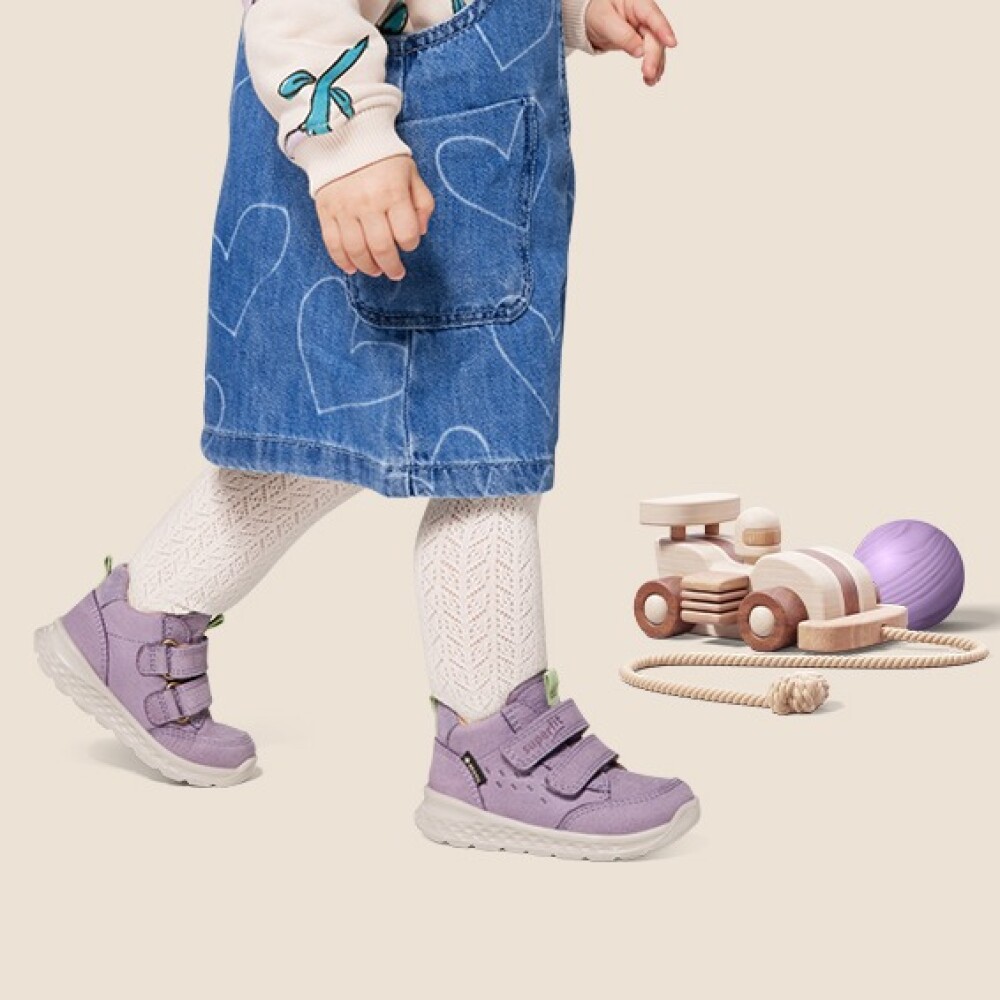 のびのび歩こう！Superfit（スーパーフィット）のキッズシューズ