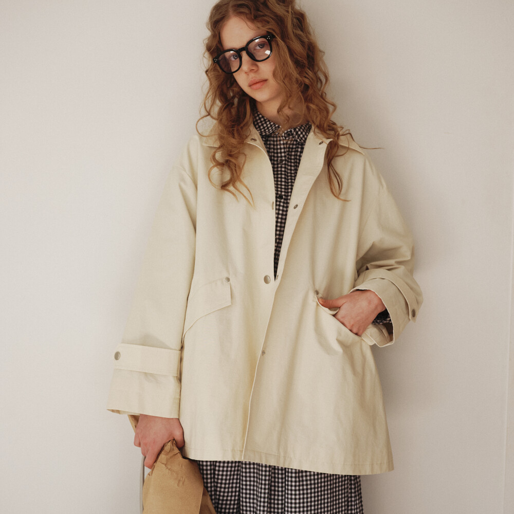 これからの季節におすすめ！防花粉・撥水加工を施した、ミドル丈コート