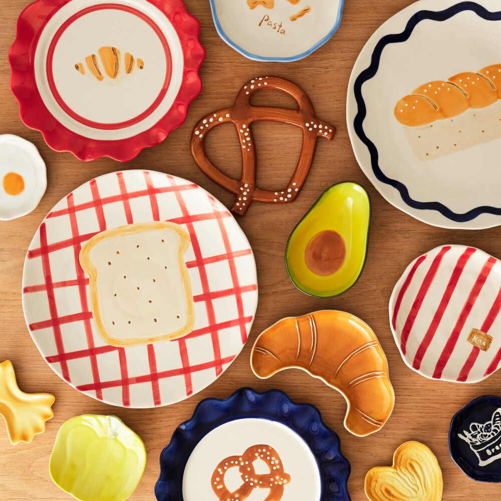 遊び心いっぱいの カラフルなプレート