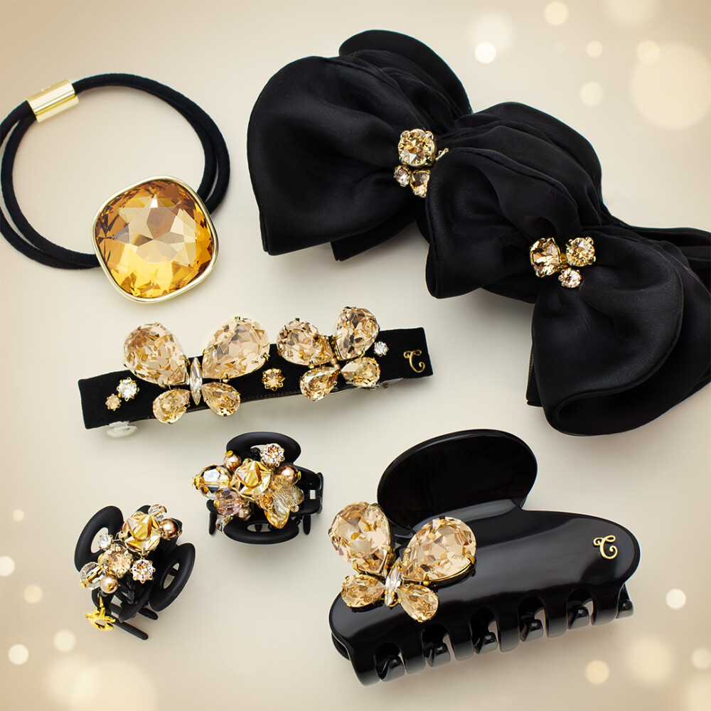 装いに華やぎと特別な輝きを添えて.・★