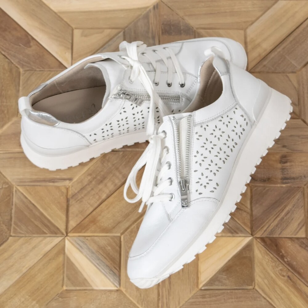 'eir　インポートスニーカー　NEWブランド　CAPRICE（カプリス）