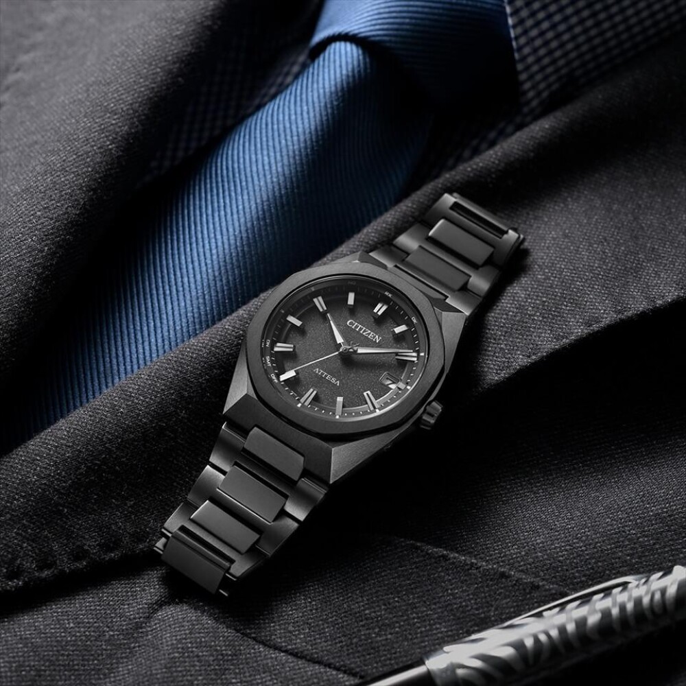 〈シチズン〉ソリッドな表情がきわだつコンパクトな3針モデル