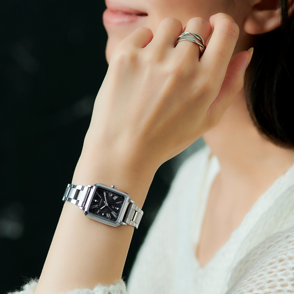 〈シチズン〉クロスシーhikari collection