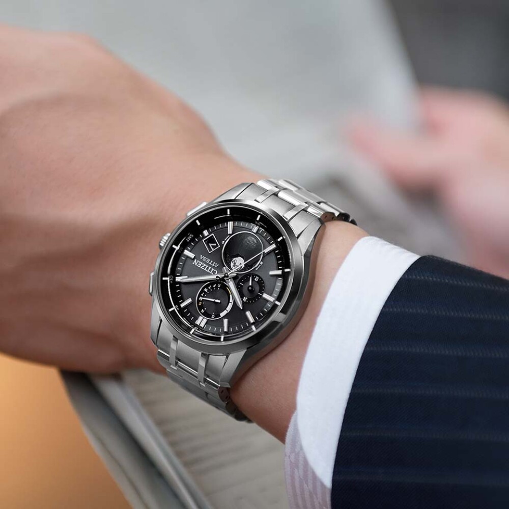 〈シチズン〉月齢自動計算機能「ルナプログラム」搭載モデル