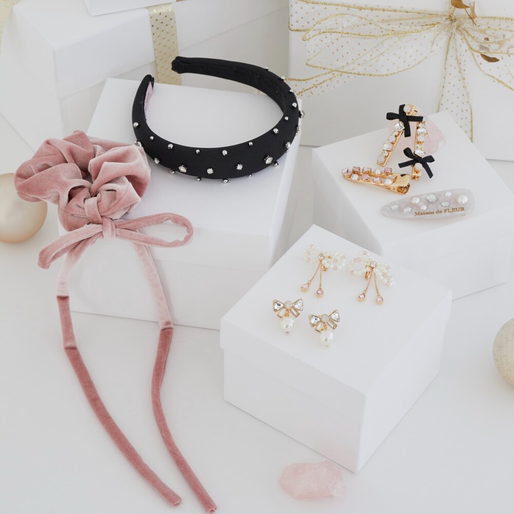 キラキラとしたビジューが上品なアクセサリーが登場🎀