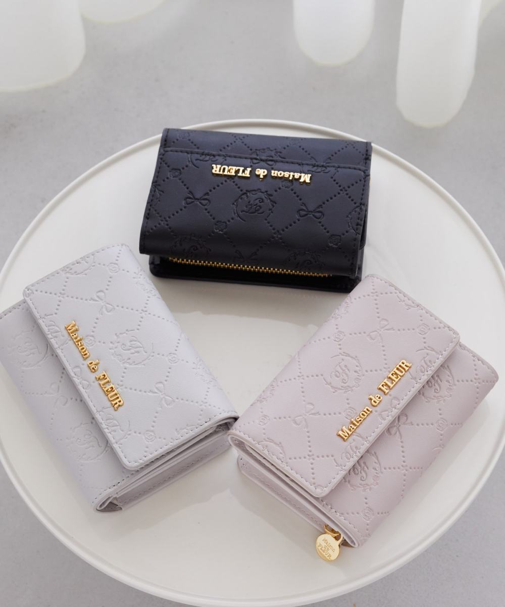どなたにもおすすめの大人可愛いカラーモノグラムウォレット登場🎀