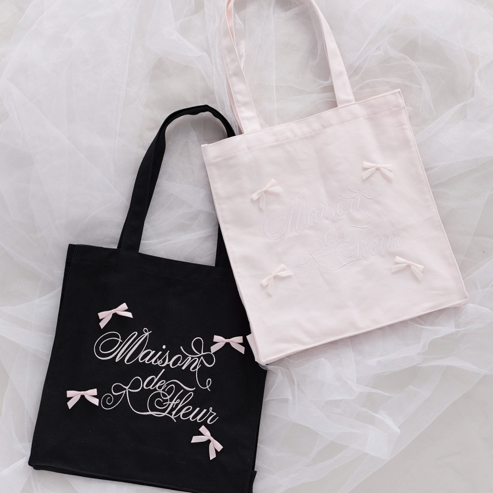 人気のトートバッグから立体リボンがキュートな新作が登場🎀