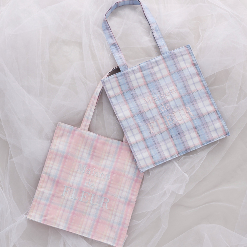 人気のトートバッグから爽やかなチェック柄が登場🎀