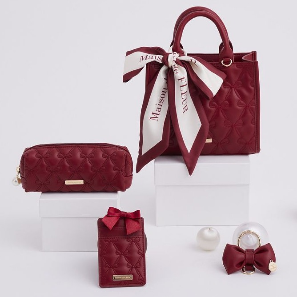   オリジナルのリボン柄キルティング生地を使用した 大人気シリーズにホリデーデザインが登場🎀