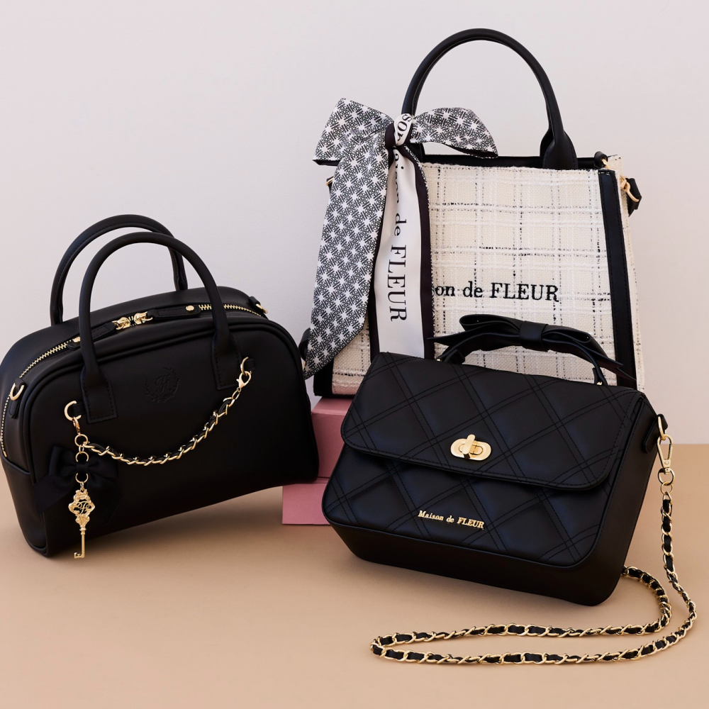 かっちりとしたフォルムが高級感溢れるバッグが登場🎀