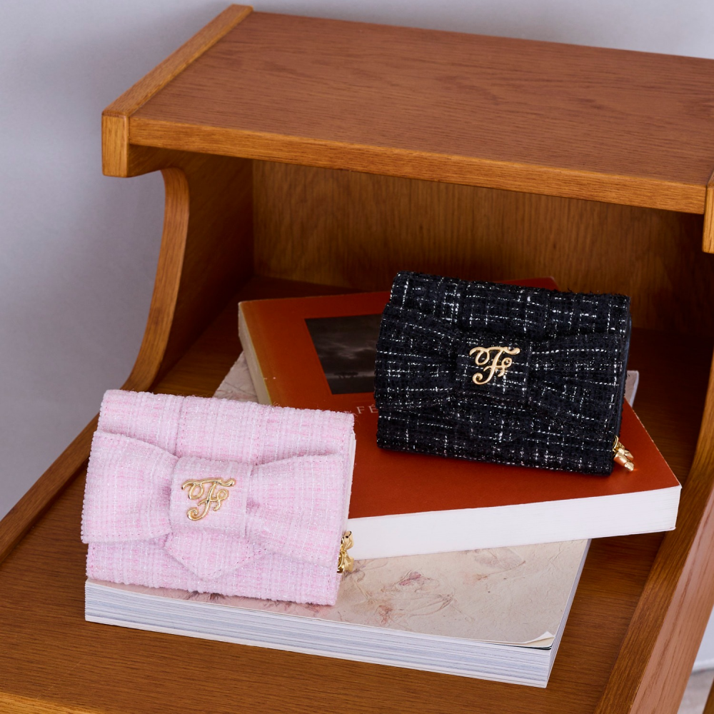 人気のウォレットにツイード素材の新作が登場🎀