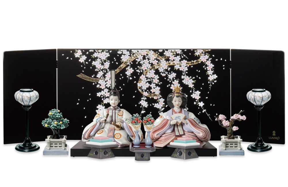 【リヤドロ　大丸札幌店】お手入れ簡単、磁器の雛人形。