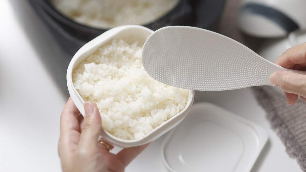 炊き立てのようなおいしさを。「マーナ 極 冷凍ごはん容器」